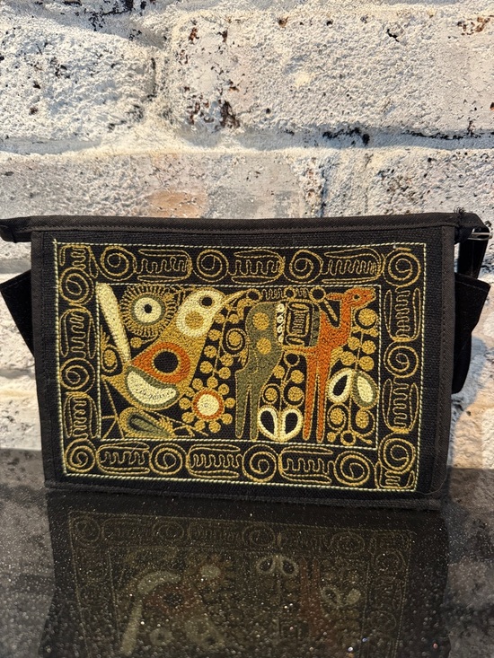 Vintage Embroidered Peruvian Wristlet Clutch - Picture 10 of 10